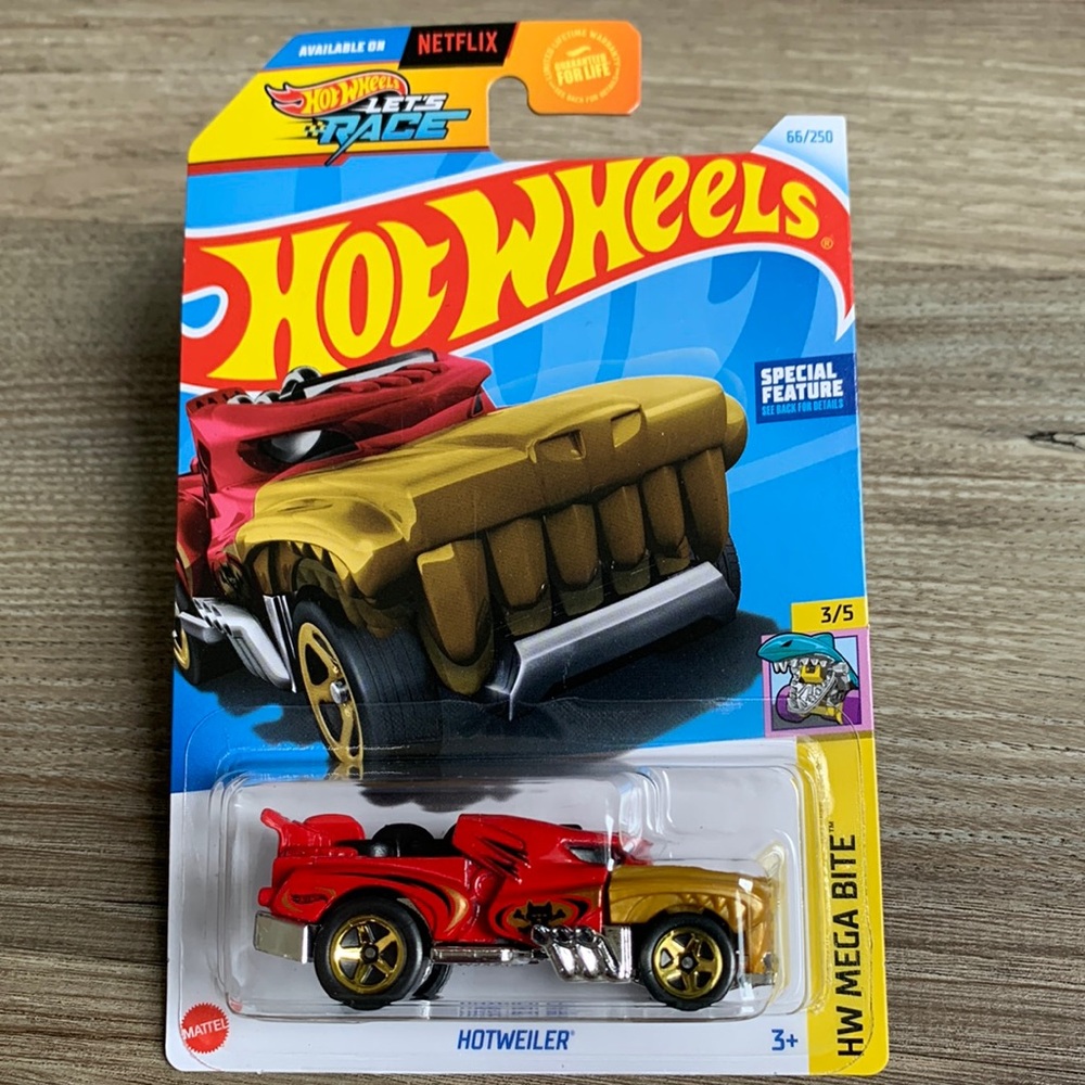 Hot Wheels HotWeiler Hotwheels Lets Race Racing Rottweiler Racer Dog Car 2024 🆕